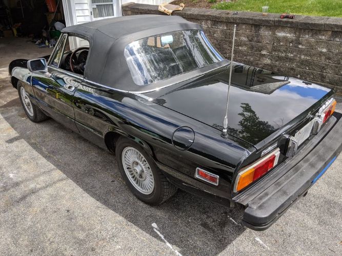 Alfa-romeo-Spider-1981-Black-Black-1