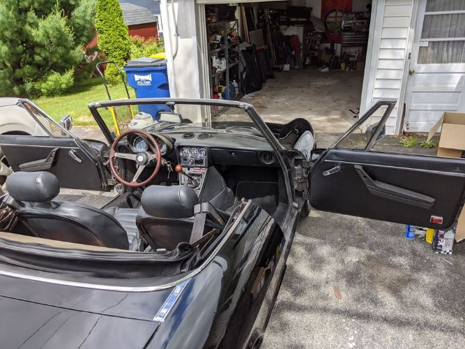 Alfa-romeo-Spider-1981-Black-Black-3