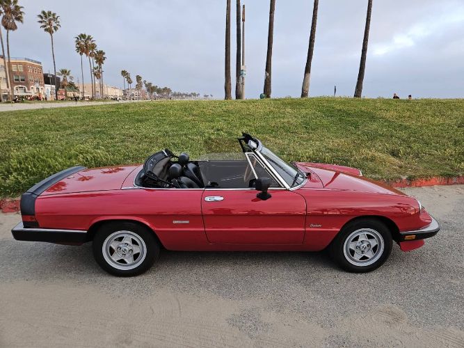 Alfa-romeo-Spider-1986-RedBlackTop-Black-Leather-3