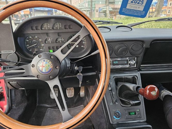 Alfa-romeo-Spider-1986-RedBlackTop-Black-Leather-5