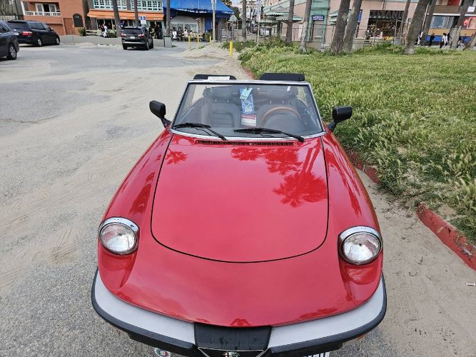 Alfa-romeo-Spider-1986-RedBlackTop-Black-Leather-7