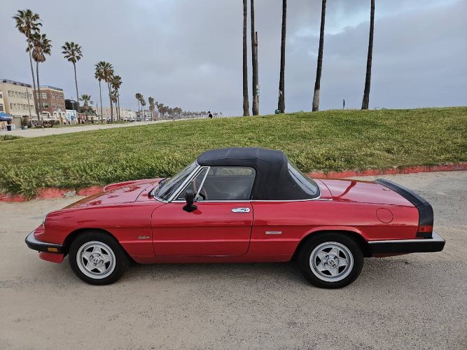Alfa-romeo-Spider-1986-RedBlackTop-Black-Leather-9