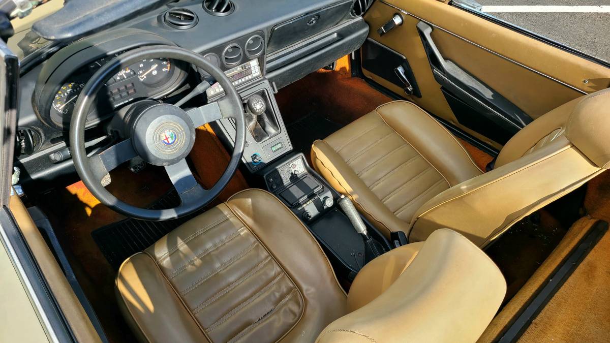 Alfa-romeo-Spider-1988-6