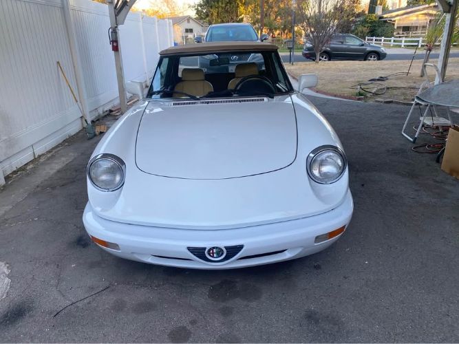 Alfa-romeo-Spider-1991-White-Tan-10