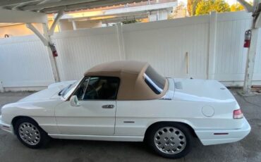 Alfa-romeo-Spider-1991-White-Tan-4