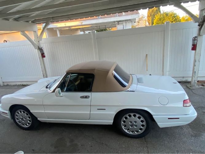 Alfa-romeo-Spider-1991-White-Tan-4