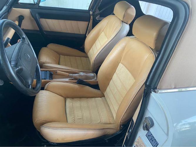 Alfa-romeo-Spider-1991-White-Tan-7