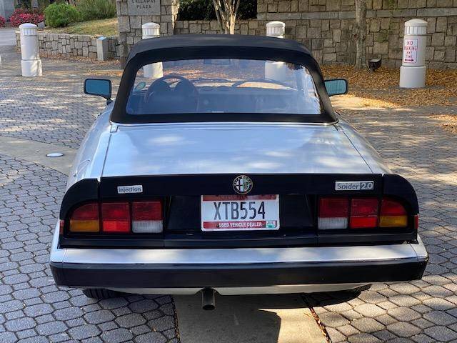 Alfa-romeo-Spider-veloce-1985-silver-1