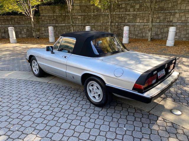 Alfa-romeo-Spider-veloce-1985-silver-11