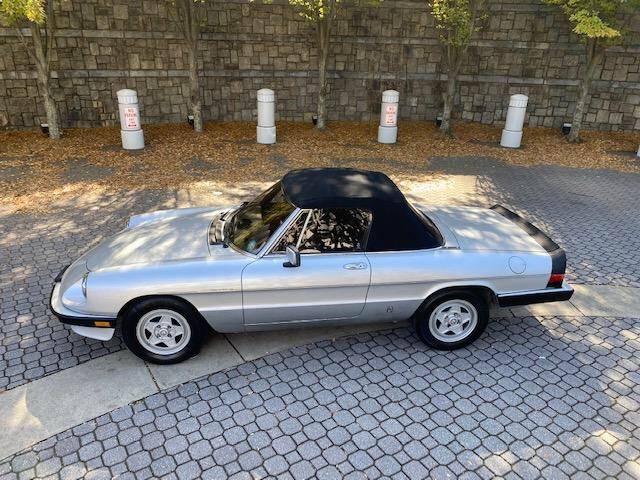 Alfa-romeo-Spider-veloce-1985-silver-12