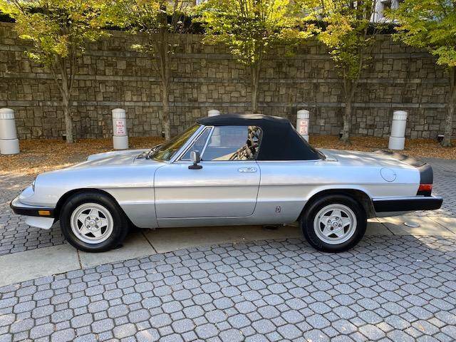 Alfa-romeo-Spider-veloce-1985-silver-13