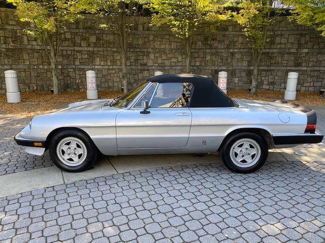 Alfa-romeo-Spider-veloce-1985-silver-2