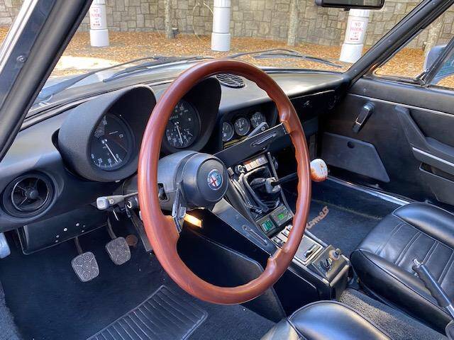 Alfa-romeo-Spider-veloce-1985-silver-3