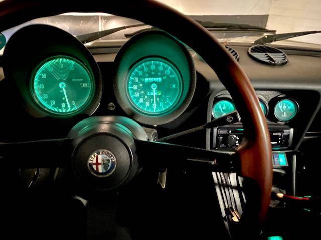 Alfa-romeo-Spider-veloce-1985-silver-6