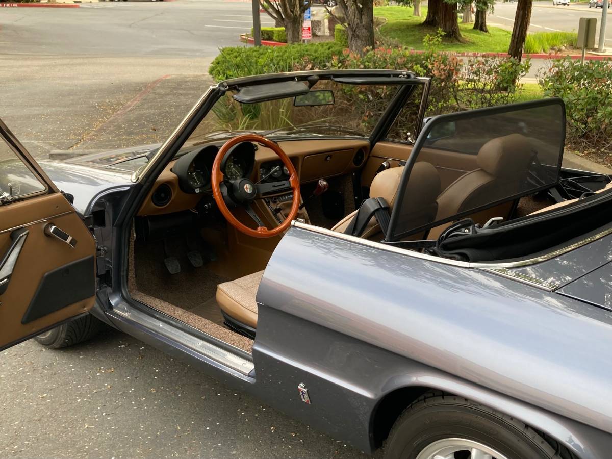 Alfa-romeo-spyder-veloce-1983-custom-1