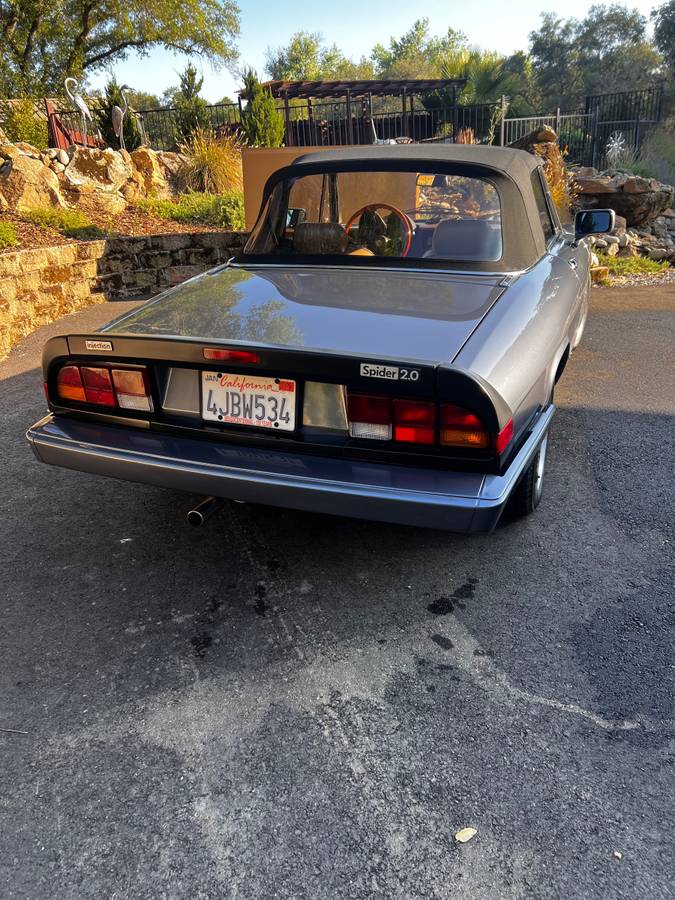 Alfa-romeo-spyder-veloce-1983-custom-11