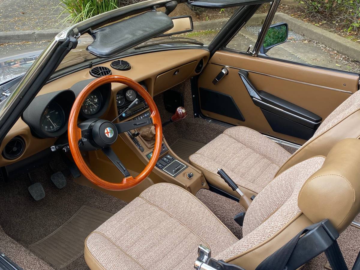 Alfa-romeo-spyder-veloce-1983-custom-4