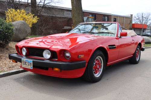 Aston-martin-V8-volante-1979-Red-Tan