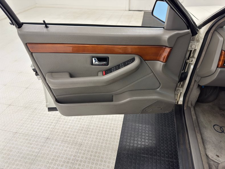 Audi-200-quattro-1991-Pearlescent-White-Gray-32