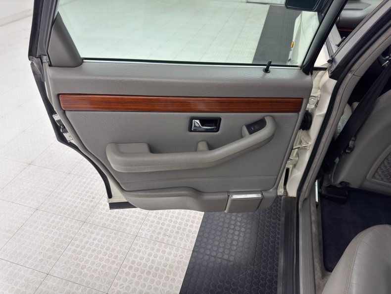 Audi-200-quattro-1991-Pearlescent-White-Gray-34