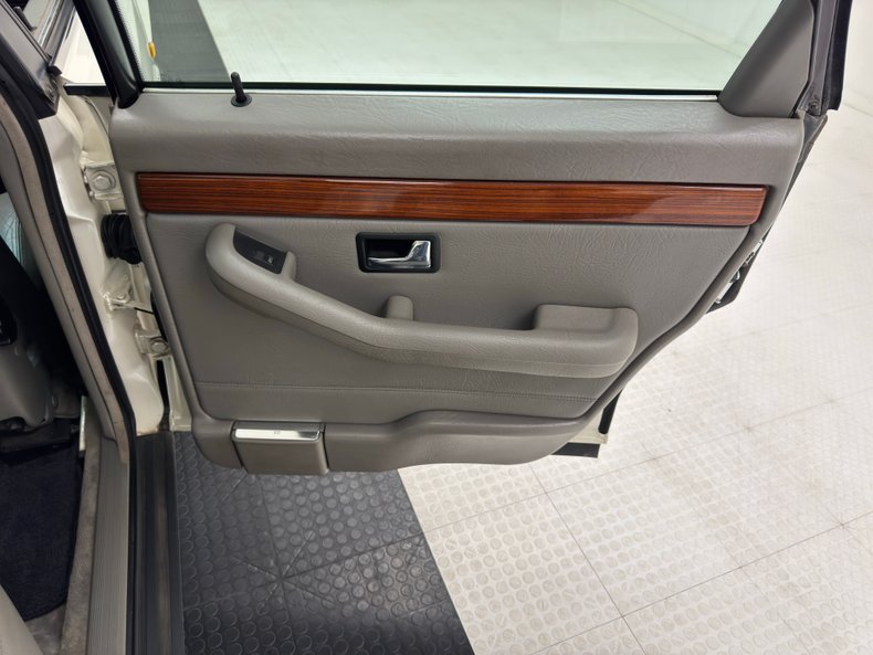 Audi-200-quattro-1991-Pearlescent-White-Gray-36