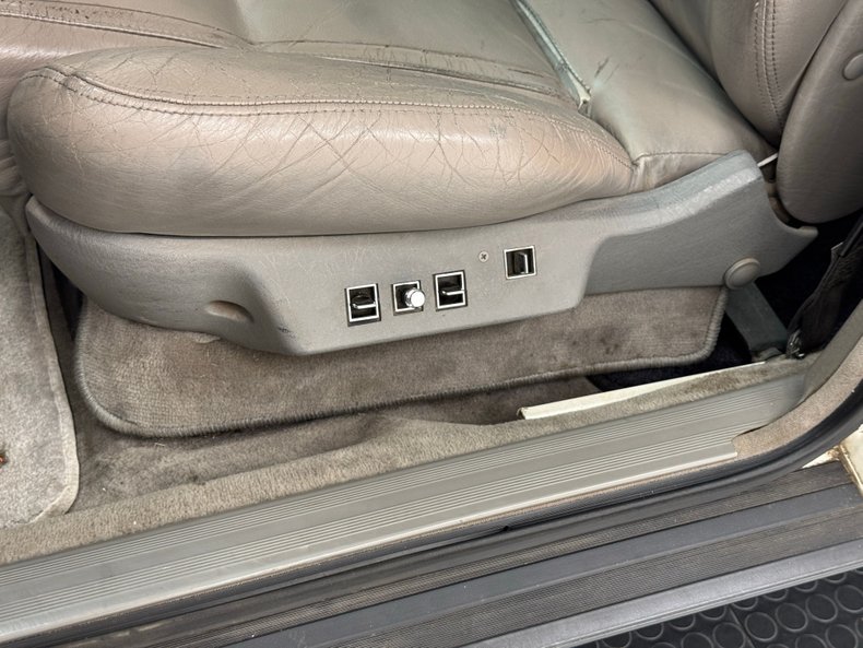 Audi-200-quattro-1991-Pearlescent-White-Gray-38