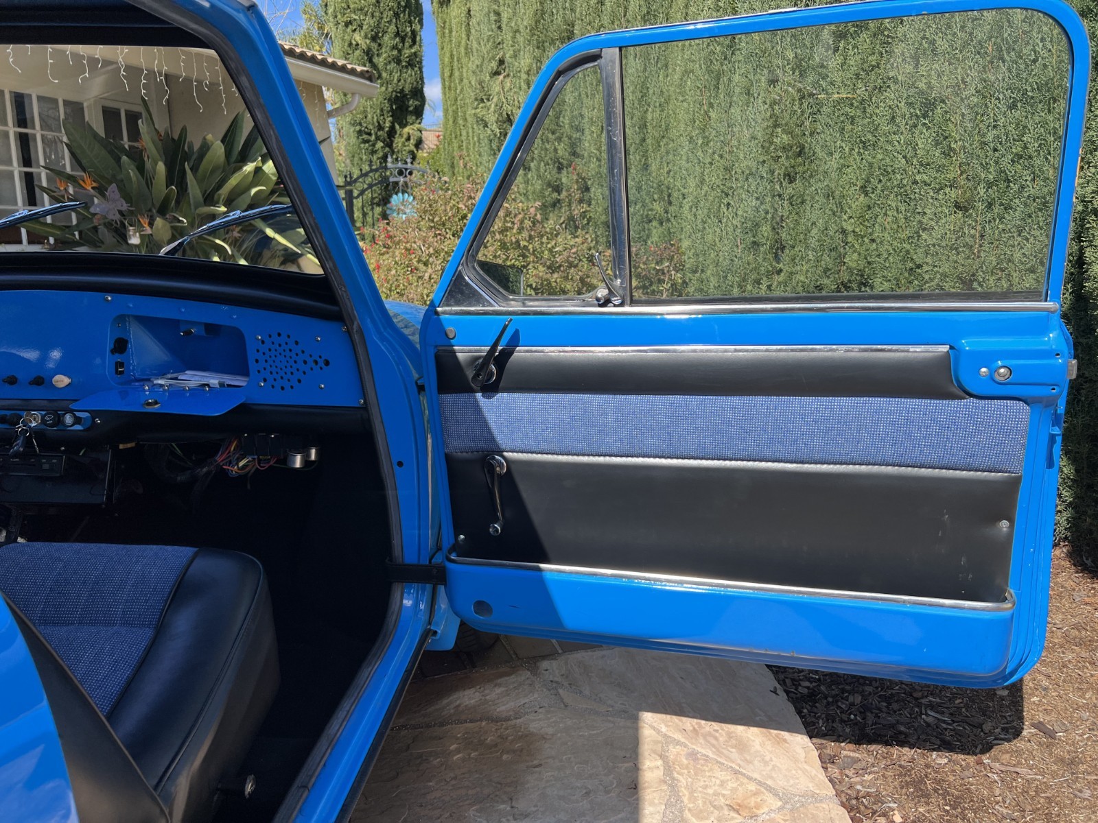 Austin-Mini-1971-Van-13
