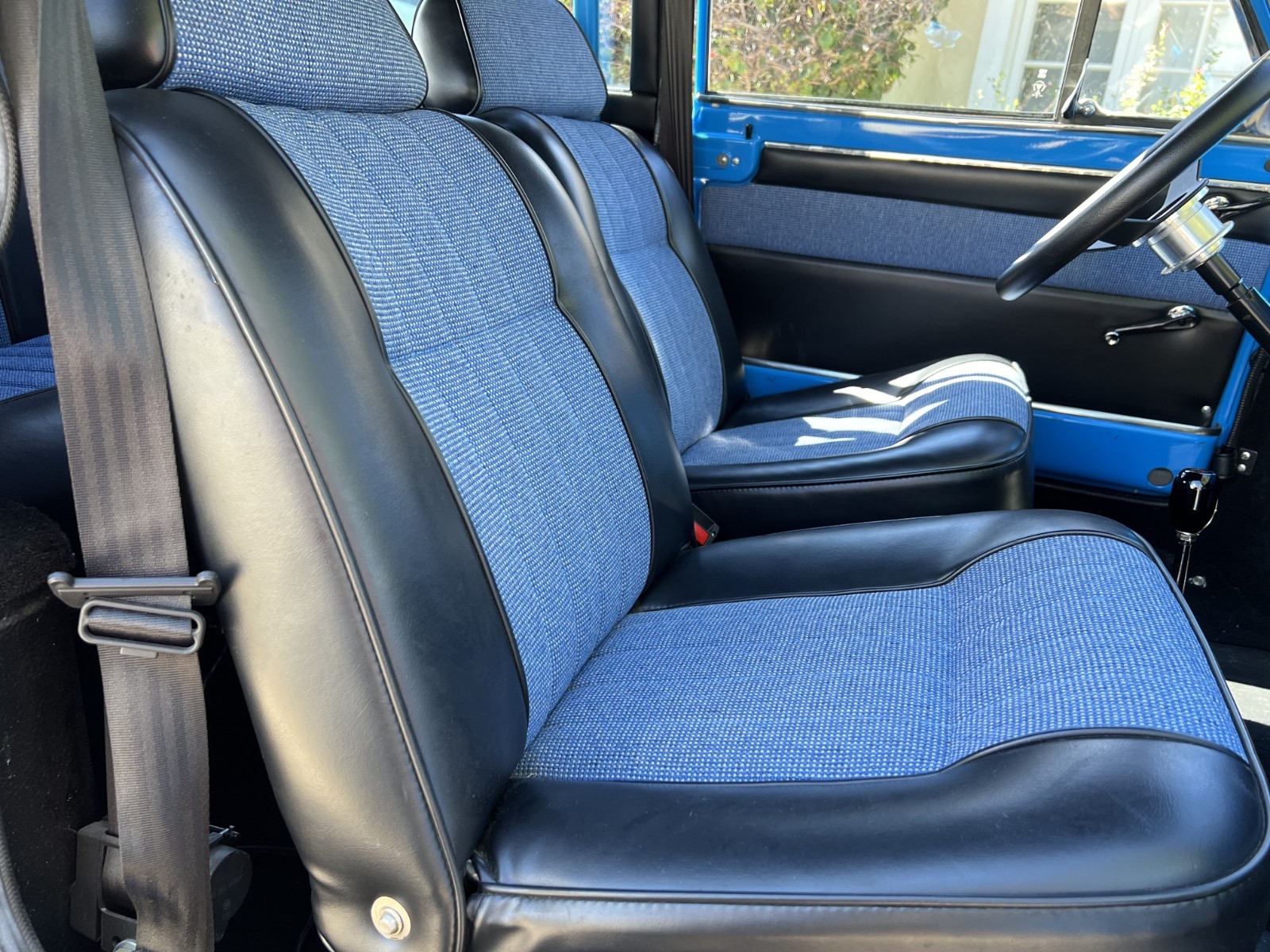 Austin-Mini-1971-Van-14