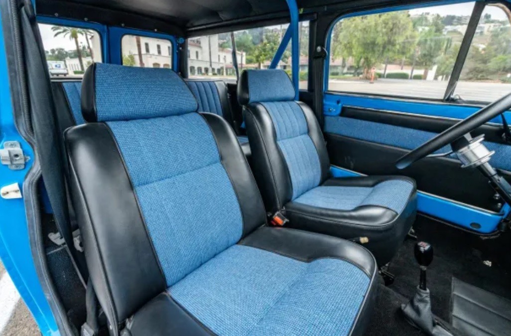Austin-Mini-1971-Van-16