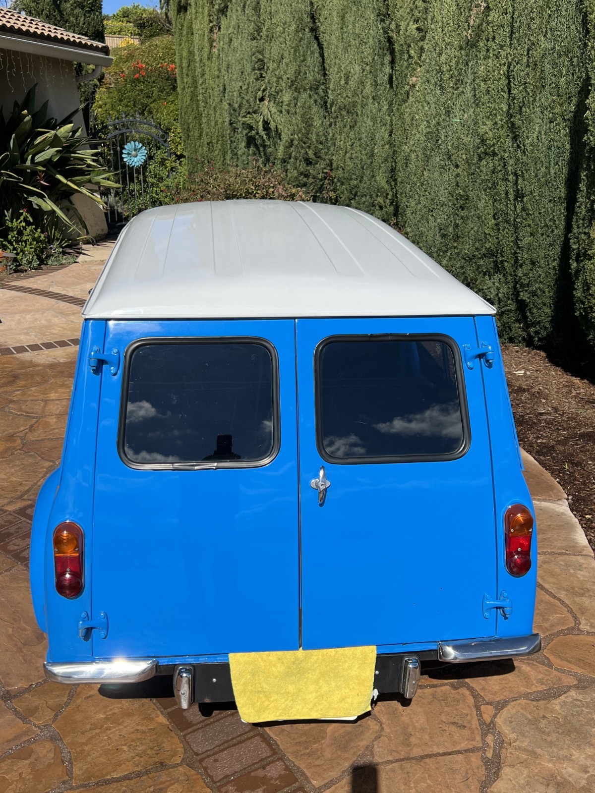 Austin-Mini-1971-Van-7
