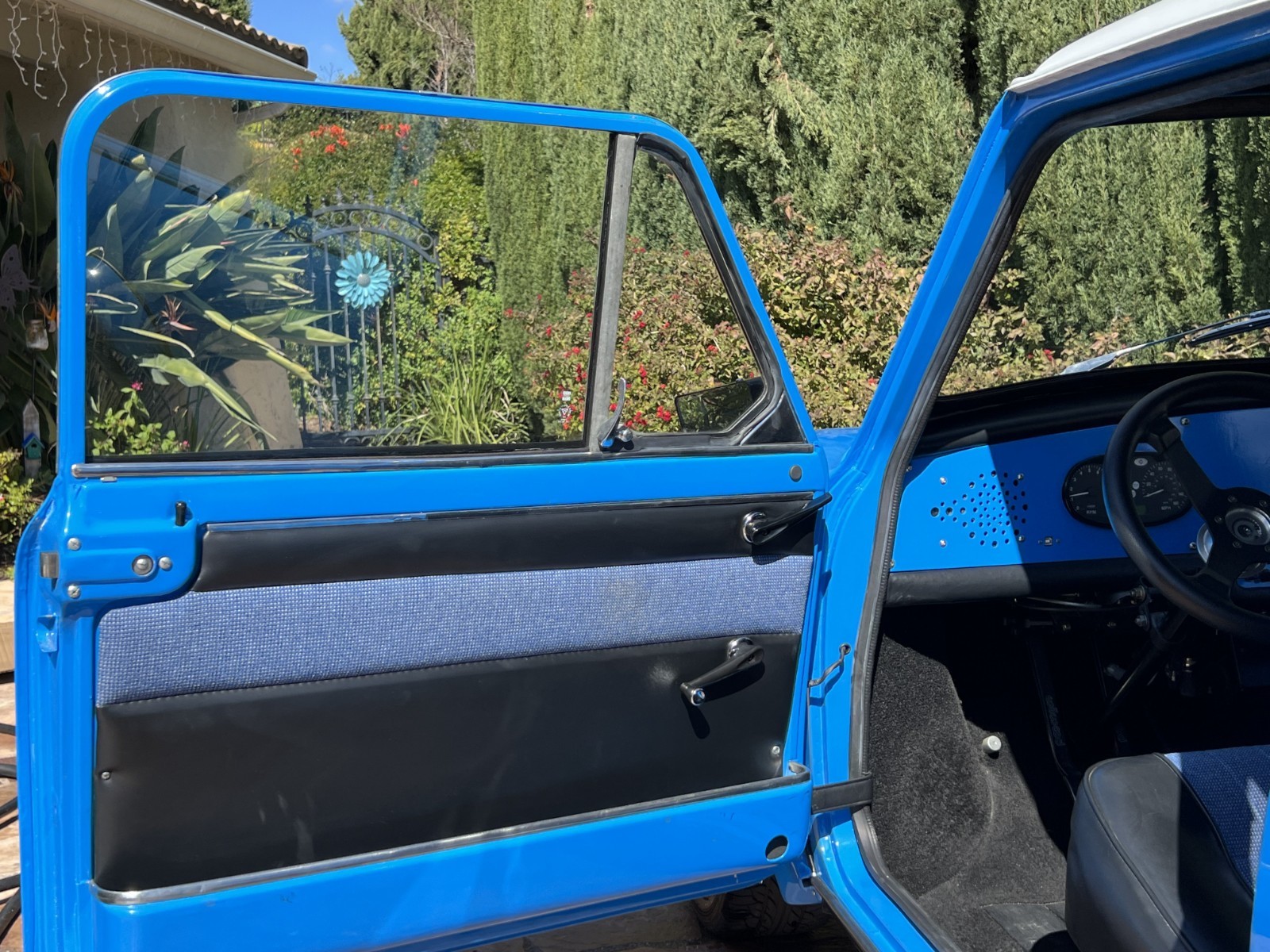 Austin-Mini-1971-Van-8