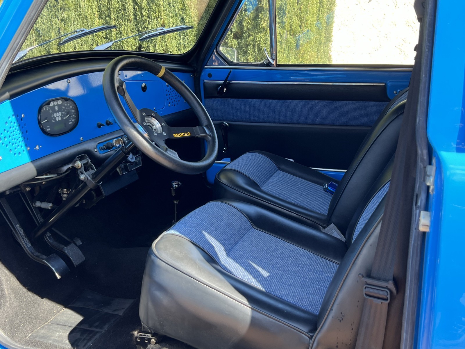Austin-Mini-1971-Van-9