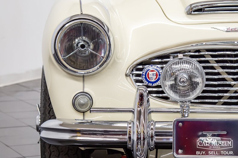 Austin-healey-100-6-1959-Ivory-White-Black-Leather-8