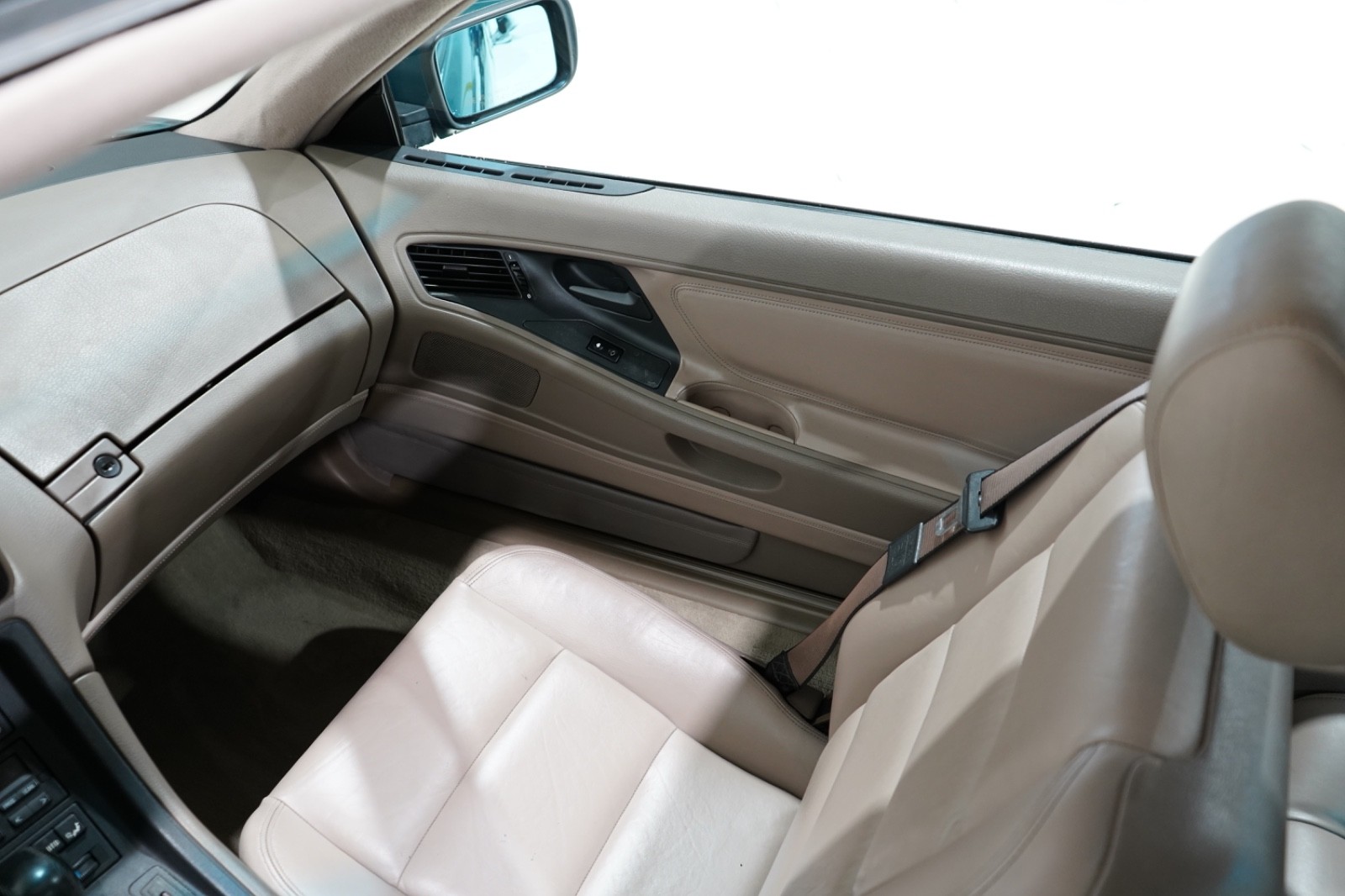 BMW-8-Series-1991-Sedan-13