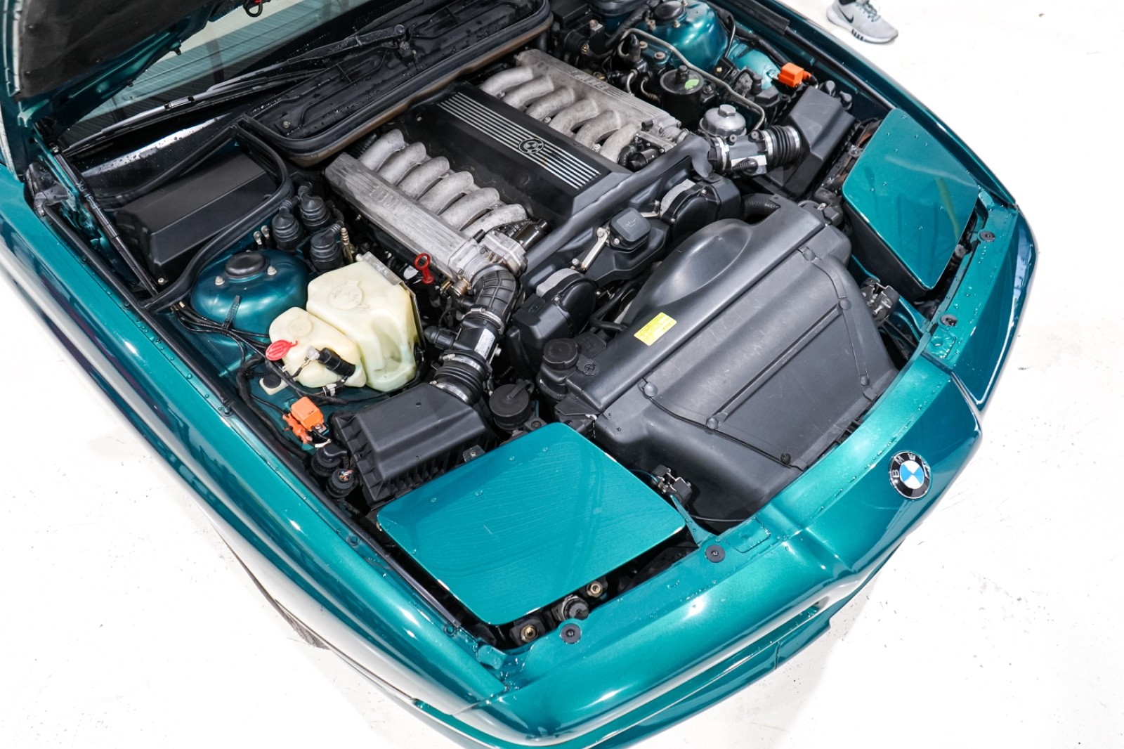BMW-8-Series-1991-Sedan-24
