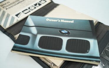 BMW-8-Series-1991-Sedan-31