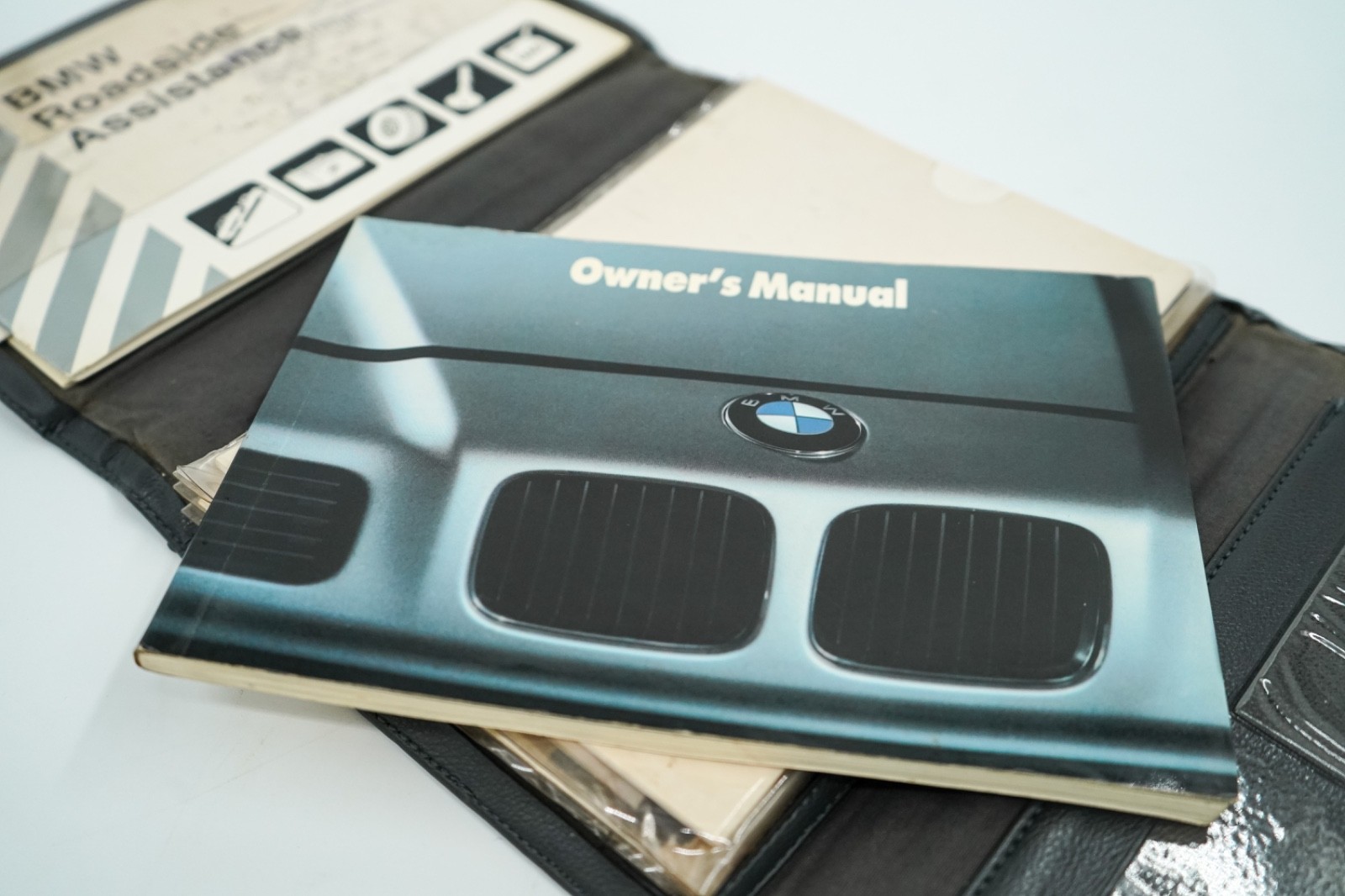 BMW-8-Series-1991-Sedan-31