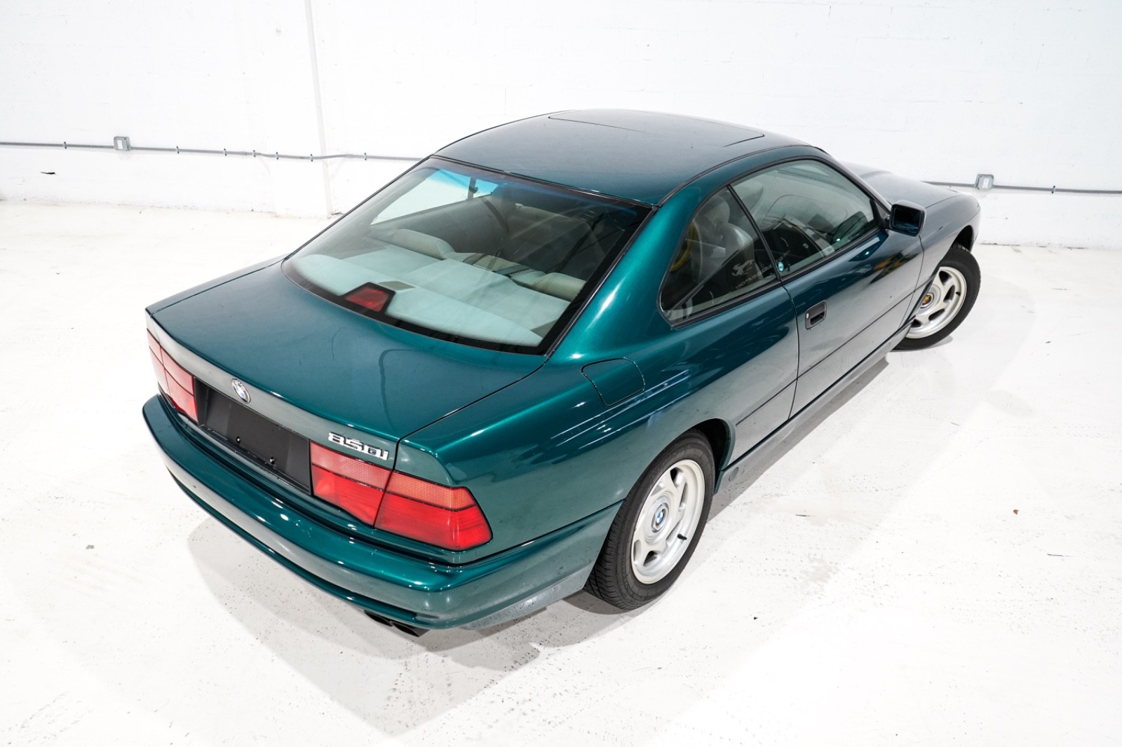 BMW-8-Series-1991-Sedan-6
