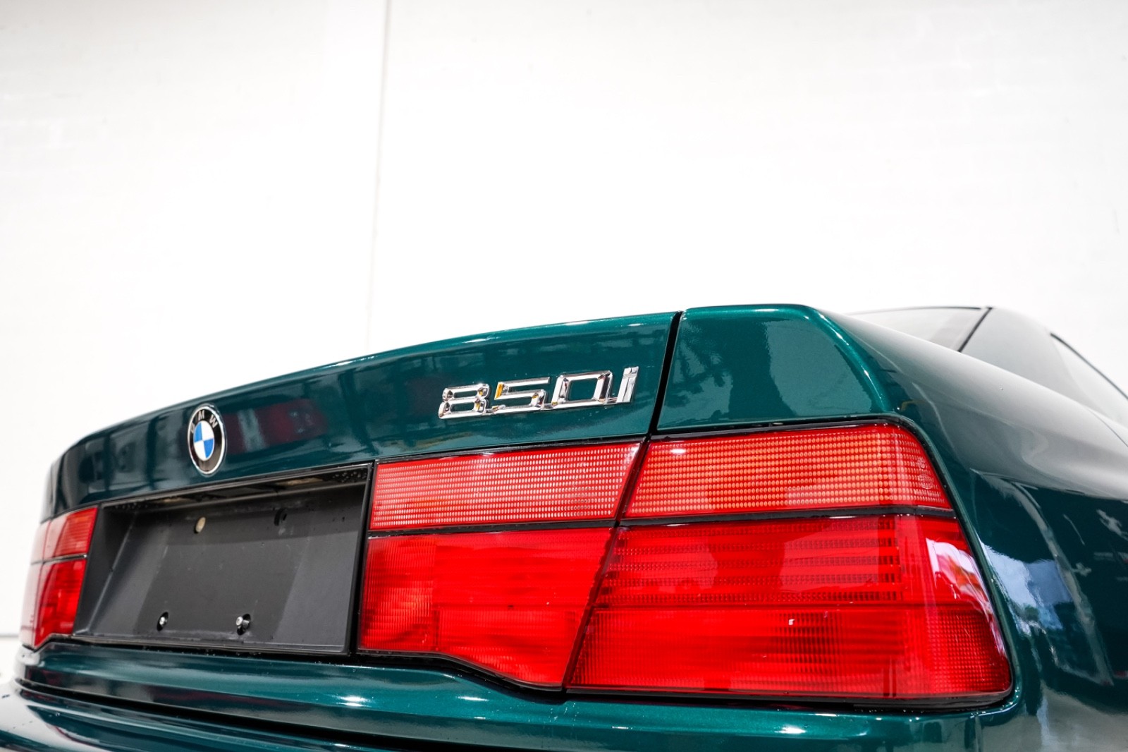 BMW-8-Series-1991-Sedan-8