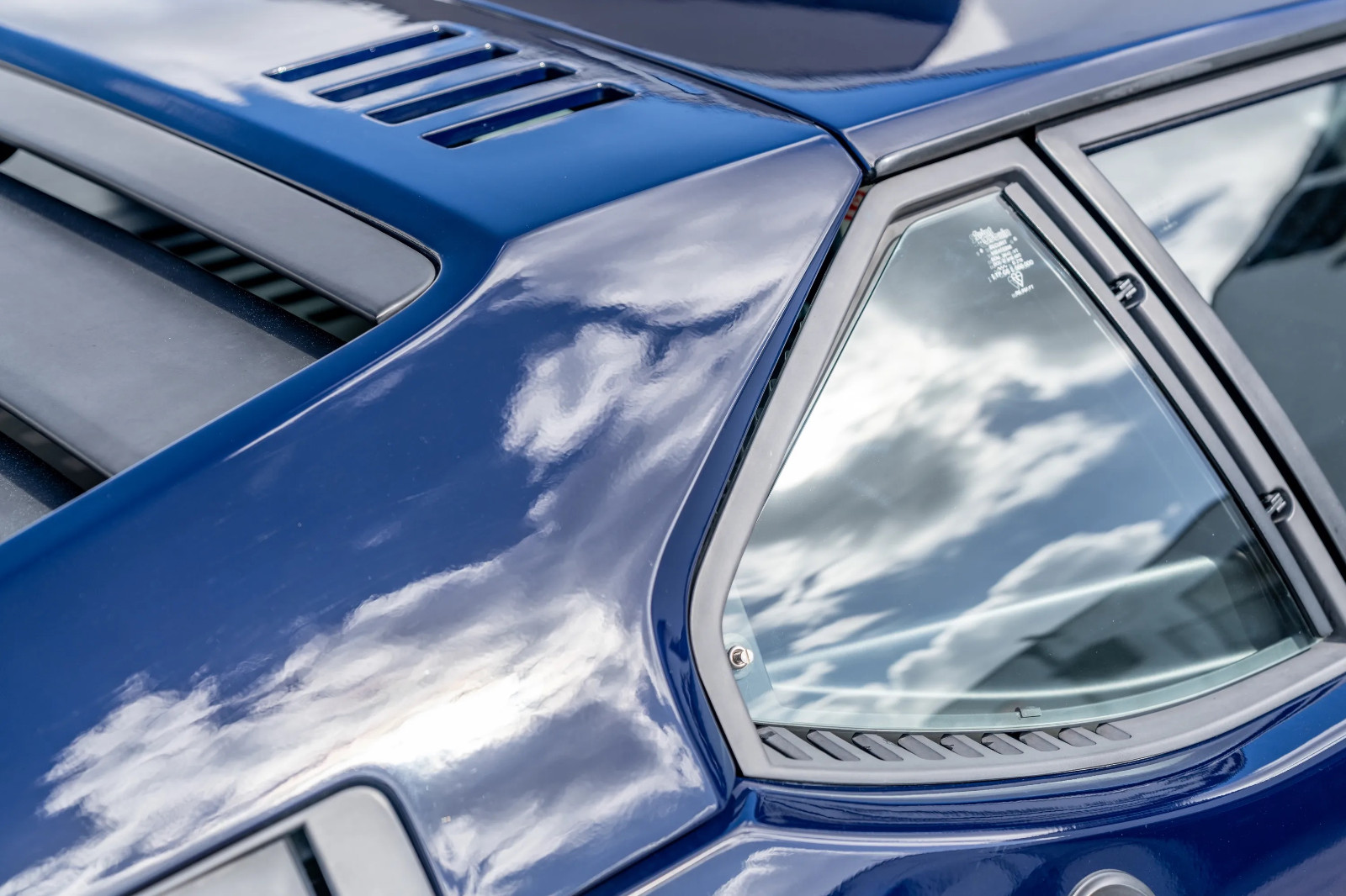 BMW-M1-1981-Coupe-13