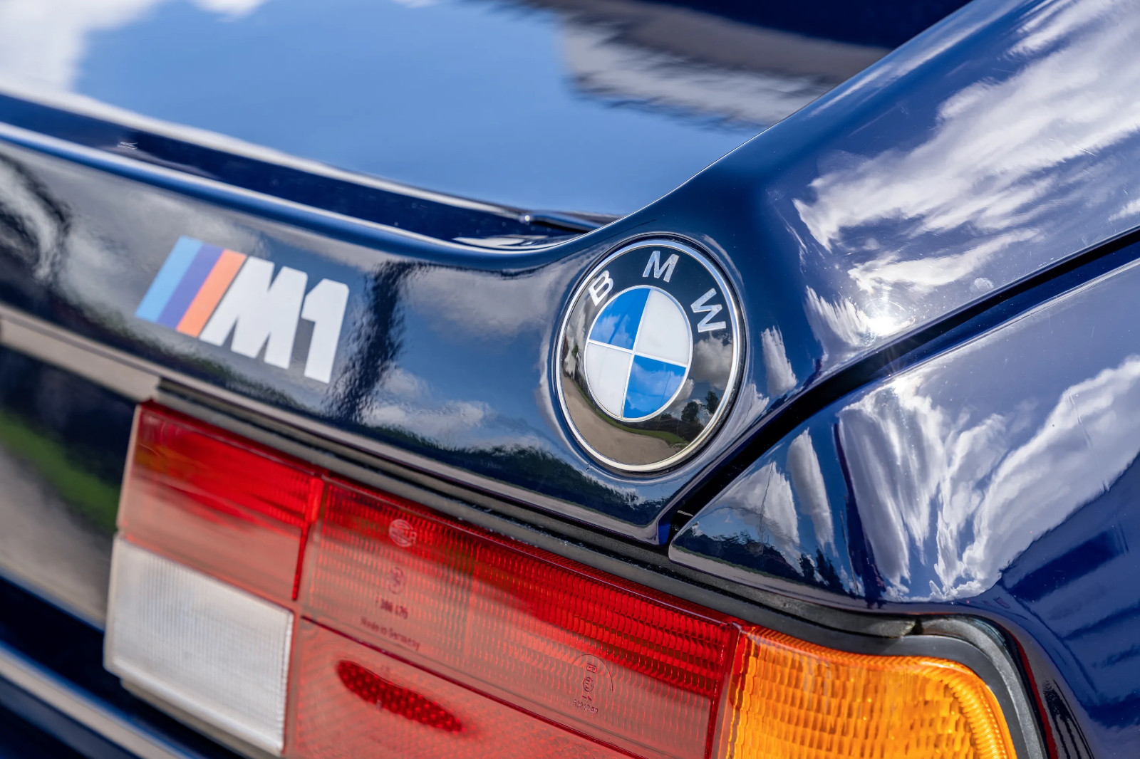 BMW-M1-1981-Coupe-14