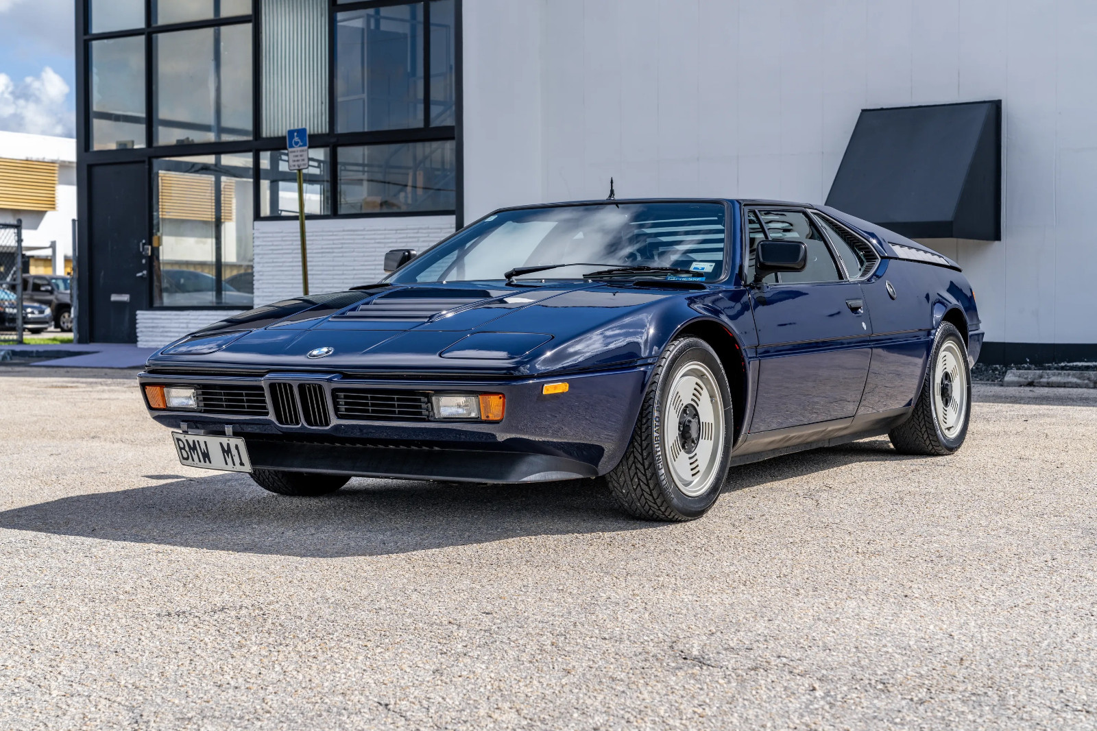 BMW-M1-1981-Coupe-3