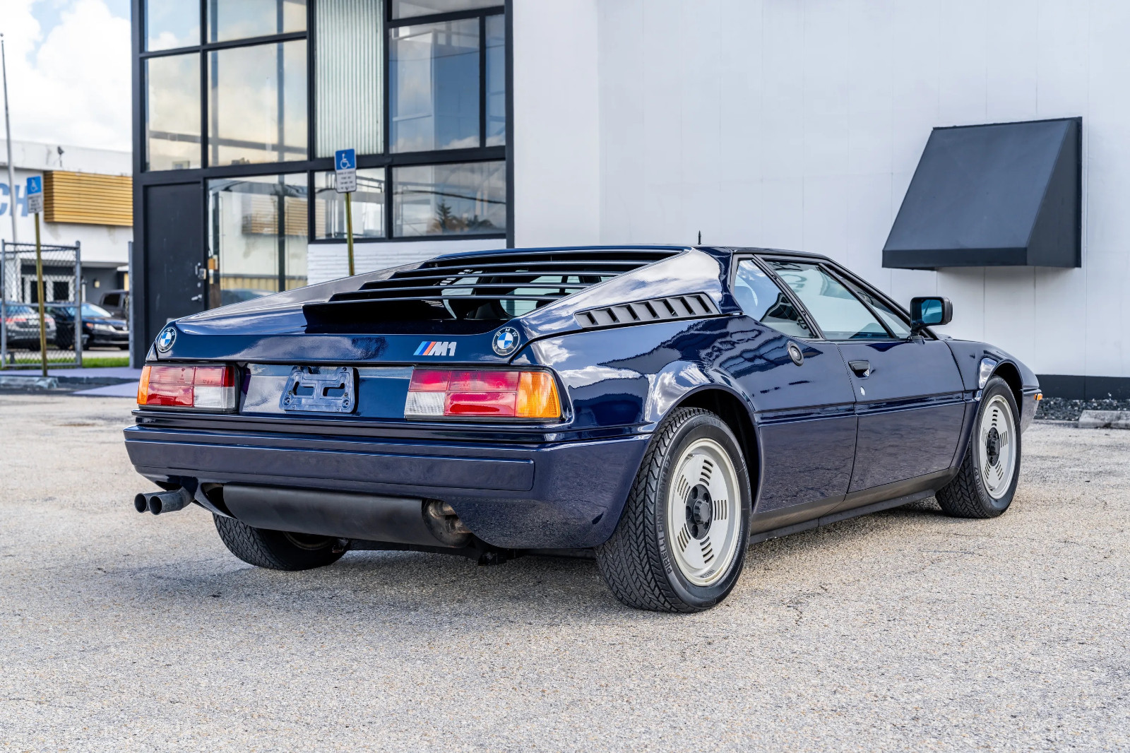 BMW-M1-1981-Coupe-5