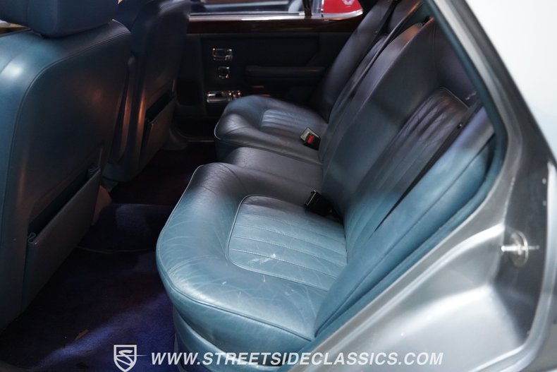 Bentley-Eight-1988-Silver-Blue-10