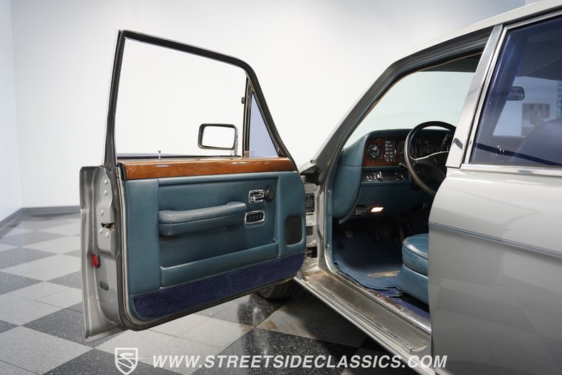 Bentley-Eight-1988-Silver-Blue-36