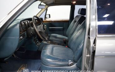 Bentley-Eight-1988-Silver-Blue-38