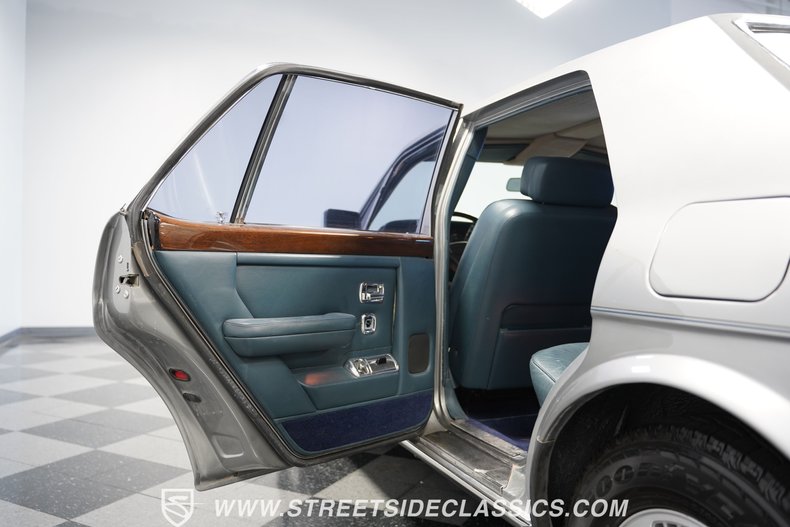 Bentley-Eight-1988-Silver-Blue-9