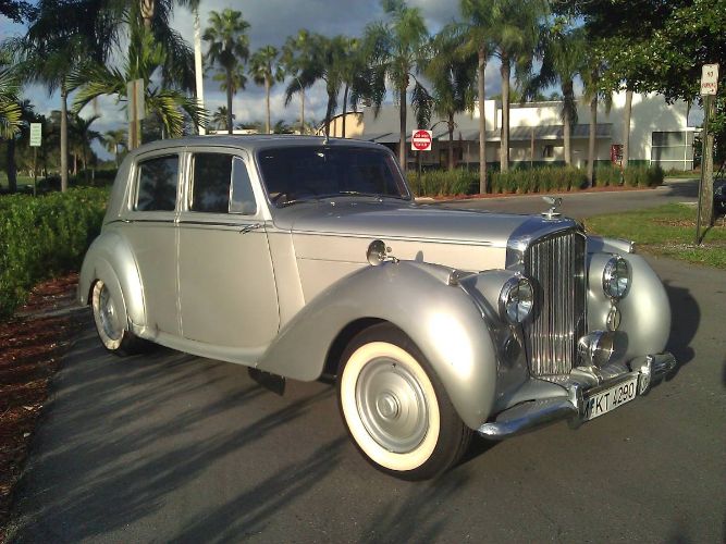 Bentley-Mark-vi-1951-Georgian-Silver-1