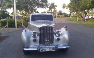 Bentley-Mark-vi-1951-Georgian-Silver-2
