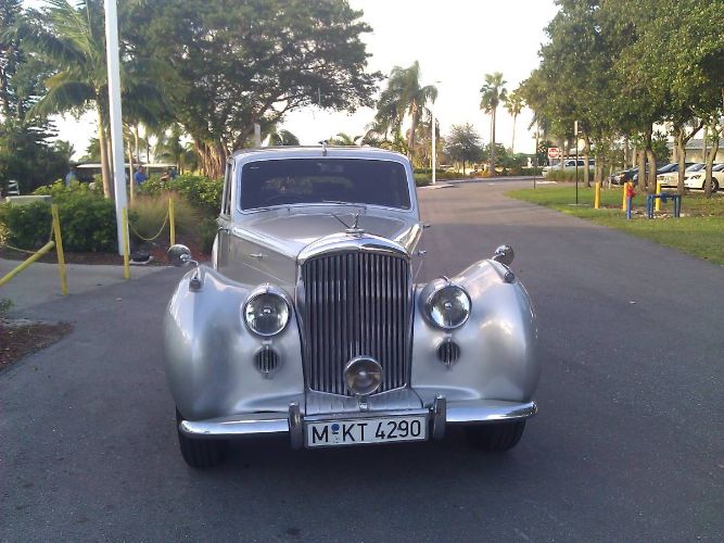 Bentley-Mark-vi-1951-Georgian-Silver-2